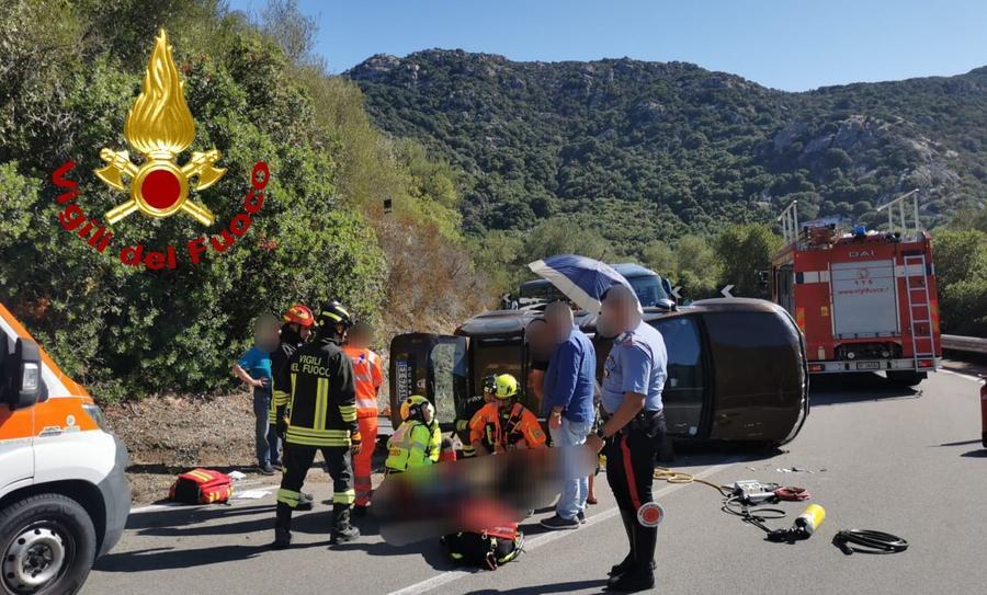 Auto Condotta Da Un 92enne Si Ribalta Sulla Palau-Arzachena La Nuova ...